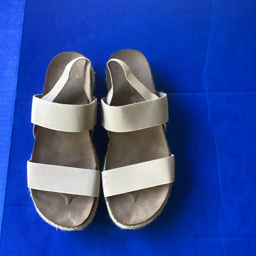 Madden Girl Chic Beige Double Strap Sandals, size 6.5